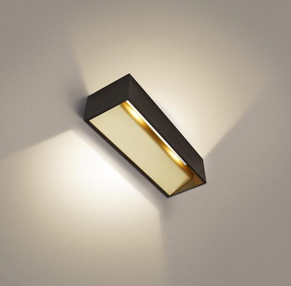 LOGS IN L, Indoor LED Wandaufbauleuchte, schwarz/gold, 2000-3000 K, DIM-TO-WARM