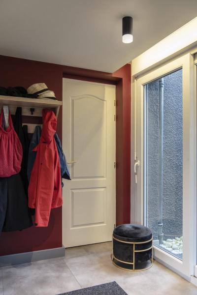 ASTINA, Indoor Deckenaufbauleuchte schwarz