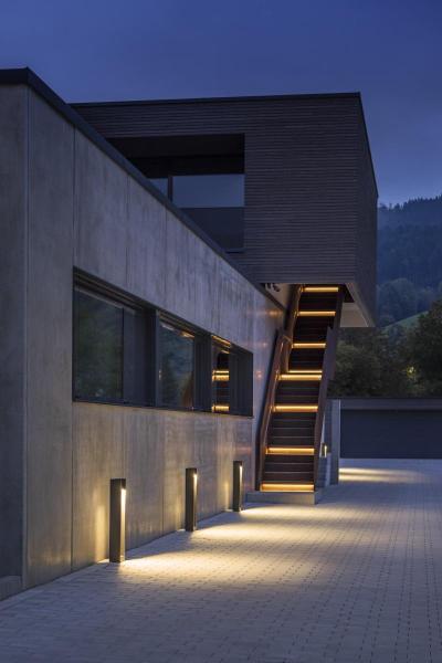 QUAD POLE, Outdoor LED Stehleuchte 3000 K anthrazit