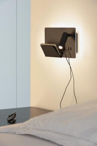 SOMNILA SPOT, Indoor LED Wandaufbauleuchte 3000 K schwarz Version links inkl. USB Anschluss
