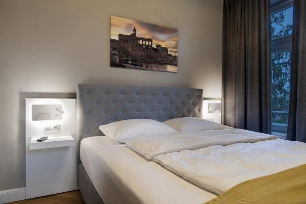 SOMNILA SPOT, Indoor LED Wandaufbauleuchte 3000 K weiß Version links inkl.USB Anschluss