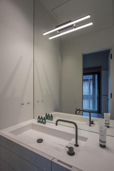 GLENOS® 60, Indoor LED Spiegelleuchte schwarz CCT switch 3000/4000 K