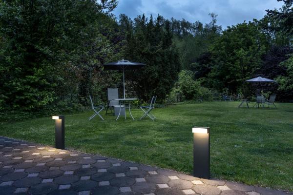 L-LINE OUT 50, Outdoor LED Stehleuchte horizontal anthrazit CCT switch 3000/4000 K