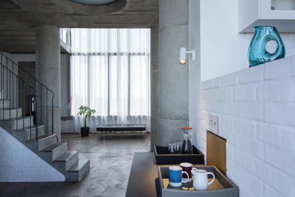 NUMINOS® S CW, PHASE, Deckenaufbauleuchte, 3000 K, 8 Watt, Phasenabschnitt, 24°, matt weiß / matt schwarz