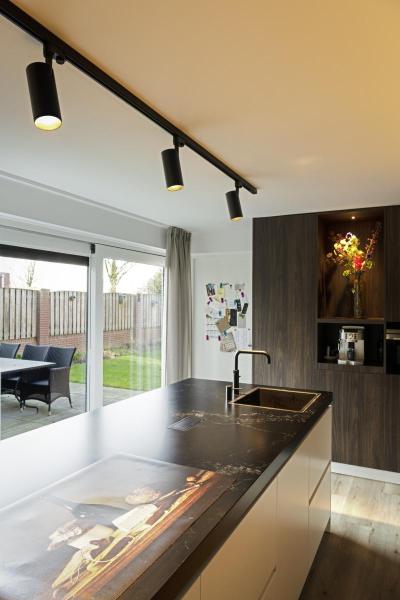 NUMINOS® M 3Ph., PHASE, 3~ Spot, zylindrisch, 2700 K, 14 Watt, Phasenabschnitt, 36°, matt schwarz