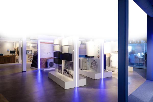 NUMINOS® M 3Ph., PHASE, 3~ Spot, zylindrisch, 2700 K, 14 Watt, Phasenabschnitt, 60°, matt schwarz