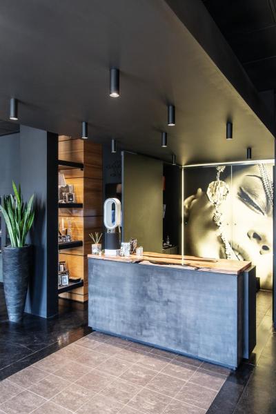 NUMINOS® M CL, PHASE, Deckenaufbauleuchte, 2700 K, 14 Watt, Phasenabschnitt, 60°, matt schwarz