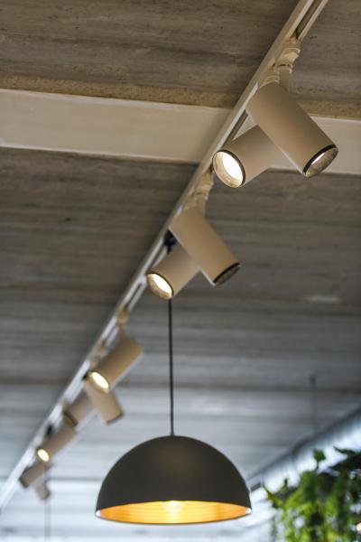 NUMINOS® L 3Ph., PHASE, 3~ Spot, zylindrisch, 3000 K, 20 Watt, Phasenabschnitt, 24°, matt weiß / matt schwarz