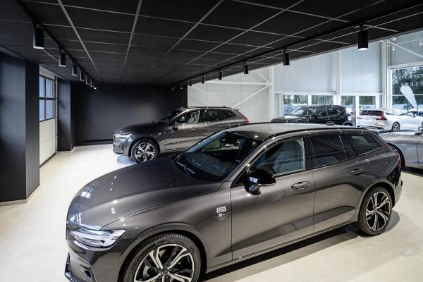 NUMINOS® L 3Ph., PHASE, 3~ Spot, zylindrisch, 4000 K, 20 Watt, Phasenabschnitt, 36°, matt schwarz