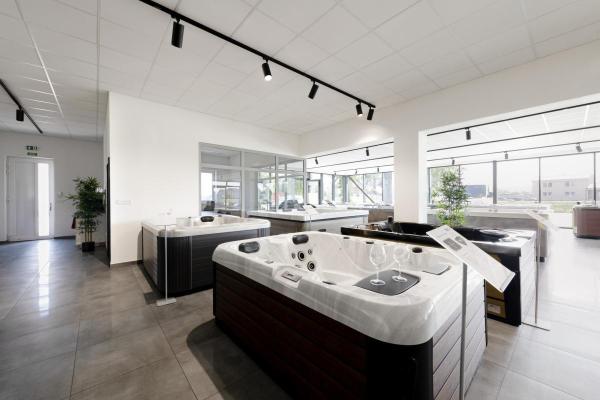 NUMINOS® L 3Ph., PHASE, 3~ Spot, zylindrisch, 4000 K, 20 Watt, Phasenabschnitt, 60°, matt schwarz