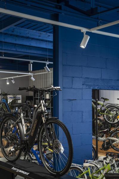 NUMINOS® L 3Ph., PHASE, 3~ Spot, zylindrisch, 4000 K, 20 Watt, Phasenabschnitt, 24°, matt weiß / matt schwarz