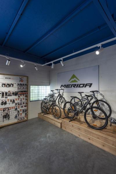 NUMINOS® L 3Ph., PHASE, 3~ Spot, zylindrisch, 4000 K, 20 Watt, Phasenabschnitt, 24°, matt weiß / matt schwarz