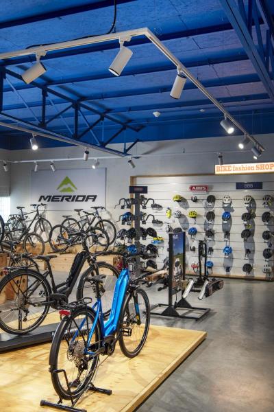 NUMINOS® L 3Ph., PHASE, 3~ Spot, zylindrisch, 4000 K, 20 Watt, Phasenabschnitt, 36°, matt weiß / matt schwarz