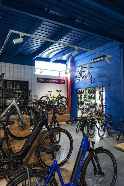 NUMINOS® L 3Ph., PHASE, 3~ Spot, zylindrisch, 4000 K, 20 Watt, Phasenabschnitt, 36°, matt weiß / matt schwarz