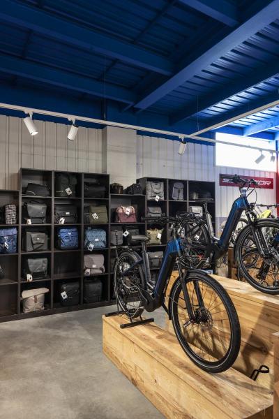 NUMINOS® L 3Ph., PHASE, 3~ Spot, zylindrisch, 4000 K, 20 Watt, Phasenabschnitt, 60°, matt weiß / matt schwarz