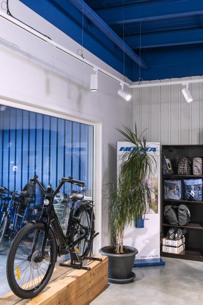 NUMINOS® L 3Ph., PHASE, 3~ Spot, zylindrisch, 4000 K, 20 Watt, Phasenabschnitt, 60°, matt weiß / matt schwarz