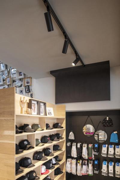 NUMINOS® S 3Ph., DALI, 3~ Spot, zylindrisch, 3000 K, 7,8 Watt, DALI, 60°, matt schwarz