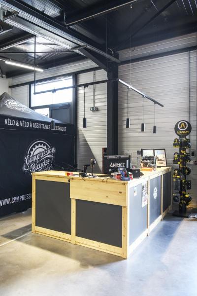 NUMINOS® M PD, DALI, Pendelleuchte, Pendellänge 250 cm, 3000 K, 13 Watt, 24°, DALI, matt schwarz