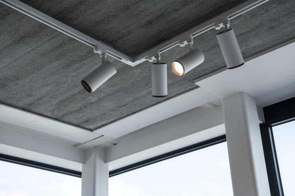 NUMINOS® L 3Ph., DALI, 3~ Spot, zylindrisch, 2700 K, 19 Watt, DALI, 36°, matt weiß / matt schwarz