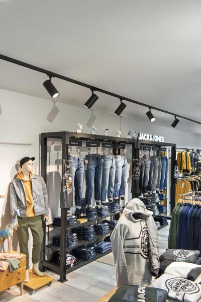 NUMINOS® L 3Ph., DALI, 3~ Spot, zylindrisch, 3000 K, 19 Watt, DALI, 60°, matt schwarz