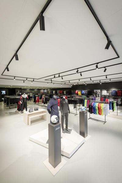 NUMINOS® L 3Ph., DALI, 3~ Spot, zylindrisch, 4000 K, 19 Watt, DALI, 36°, matt schwarz