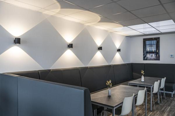 OCULUS UP/DOWN, Indoor LED Wandaufbauleuchte schwarz 2000-3000 K