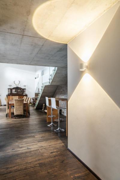 OCULUS UP/DOWN, Indoor LED Wandaufbauleuchte weiß 2000-3000 K