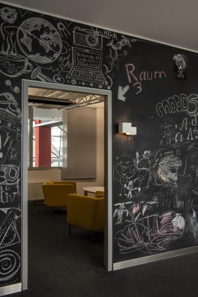 PLASTRA, Indoor Wandaufbauleuchte QT14 weiß