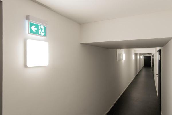 SIMA, Indoor LED Wand- und Deckenaufbauleuchte weiß 3000 K eckig