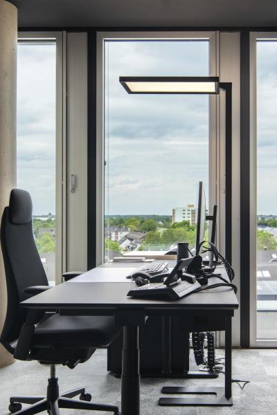 WORKLIGHT, Stehleuchte schwarz 79 W 4000 K 80°