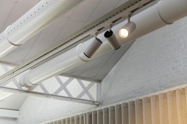 NUMINOS® XL 3Ph., PHASE, 3~ Spot, zylindrisch, 2700 K, 28 Watt, Phasenabschnitt, 36°, matt weiß / matt schwarz