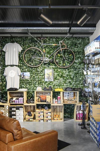 NUMINOS® XL 3Ph., PHASE, 3~ Spot, zylindrisch, 3000 K, 28 Watt, Phasenabschnitt, 36°, matt schwarz