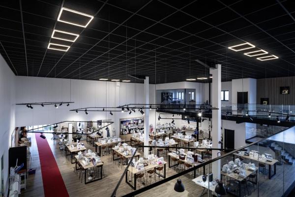 NUMINOS® XL 3Ph., PHASE, 3~ Spot, zylindrisch, 4000 K, 28 Watt, Phasenabschnitt, 60°, matt schwarz