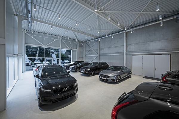 NUMINOS® XL 3Ph., PHASE, 3~ Spot, zylindrisch, 4000 K, 28 Watt, Phasenabschnitt, 24°, matt weiß / matt schwarz