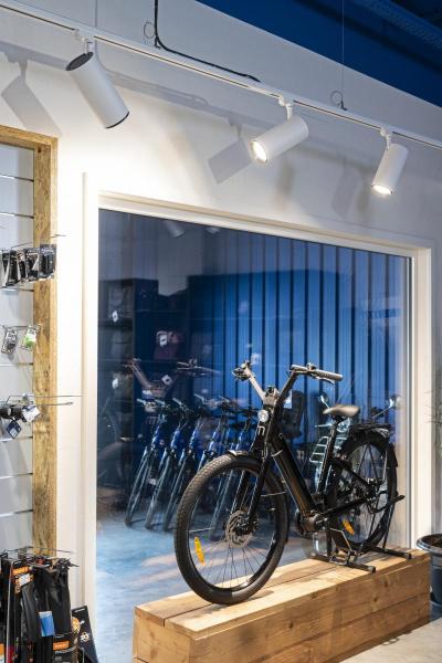 NUMINOS® XL 3Ph., PHASE, 3~ Spot, zylindrisch, 4000 K, 28 Watt, Phasenabschnitt, 36°, matt weiß / matt schwarz