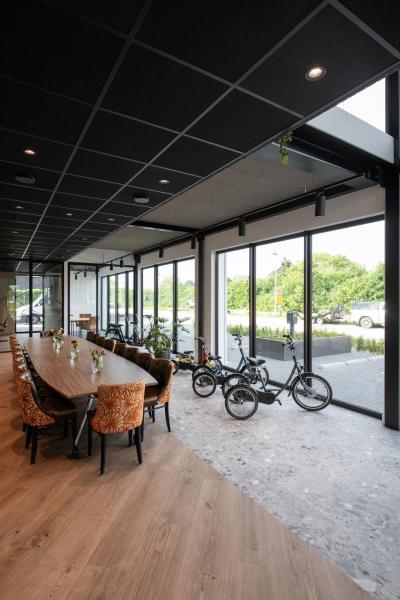 NUMINOS® XL 3Ph., DALI, 3~ Spot, zylindrisch, 2700 K, 27 Watt, DALI, 60°, matt schwarz