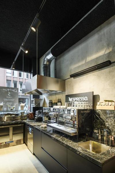 NUMINOS ZOOM M, 3 Phasen Spot schwarz 20 W 2700 K 15-60°