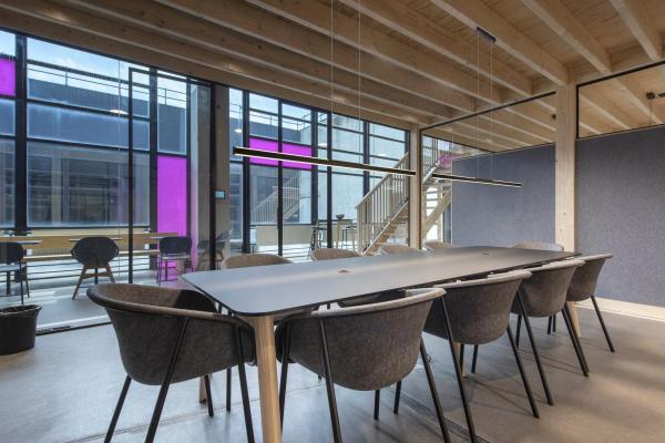 ONE LINEAR 140, Pendelleuchte schwarz 35 W 2700/3000 K