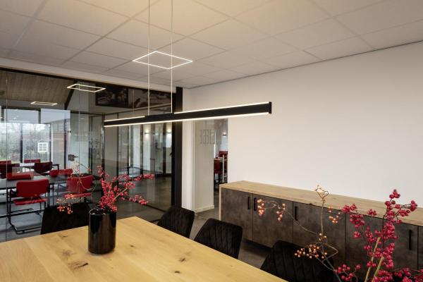 ONE LINEAR 140, Pendelleuchte schwarz 35 W 2700/3000 K