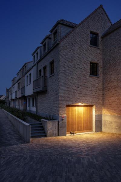 FLOODI L, Wand- und Deckenaufbauleuchte anthrazit / transparent 48 W 3000 K 100°