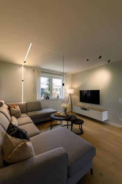 IN-LINE 44 48V TRACK, opal, DALI, Spot, schwarz 14 W, 1140 lm, 2700 K, CRI 90, 95°