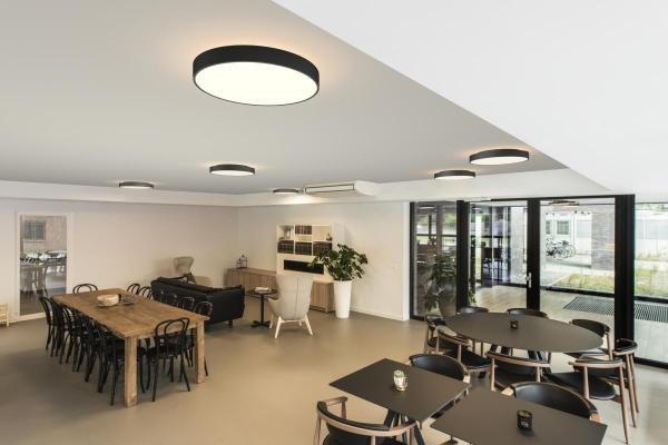 MEDO® PRO 60, Wand- und Deckenaufbauleuchte, rund, 3000/4000 K, 39 W, DALI, Touch, 110°, schwarz