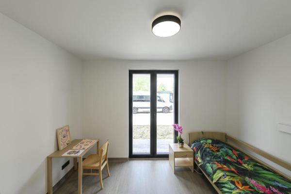 MEDO® 40, Wand- und Deckenaufbauleuchte, rund, 2700/3000/4000 K, 20 W, Phasenabschnitt, 110°, schwarz