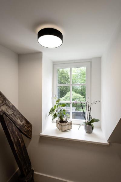 MEDO® 40, Wand- und Deckenaufbauleuchte, rund, 2700/3000/4000 K, 20 W, Phasenabschnitt, 110°, schwarz