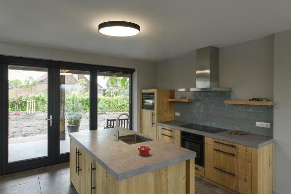 MEDO® 60, Wand- und Deckenaufbauleuchte, rund, 2700/3000/4000 K, 39 W, Phasenabschnitt, 110°, schwarz