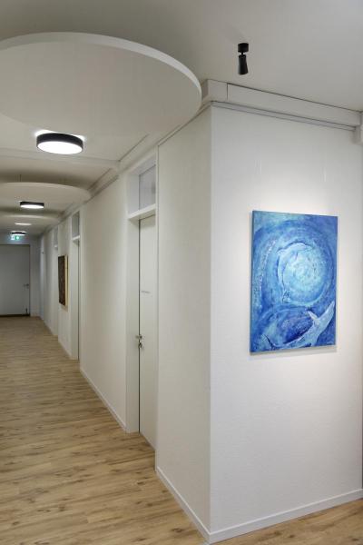 MEDO® 60, Wand- und Deckenaufbauleuchte, rund, 2700/3000/4000 K, 39 W, Phasenabschnitt, 110°, schwarz