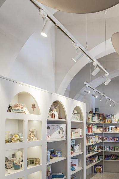 NOBLO® SPOT, 3~ Spot, rund, 2000-3000 K, 8.4 W, Dim-to-Warm, Phasenabschnitt, 36°, weiß