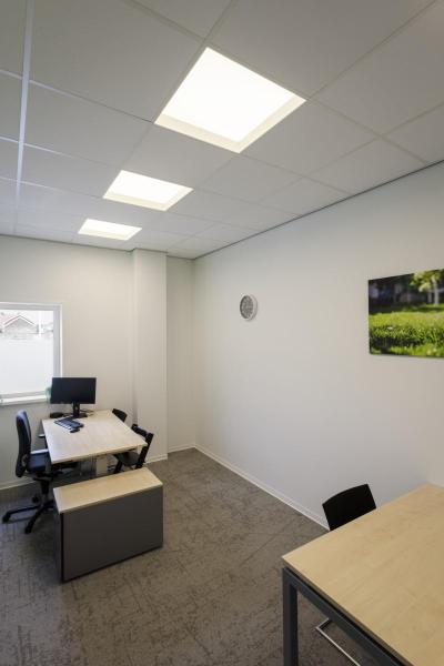 PANEL V 625, 34 W 830/840