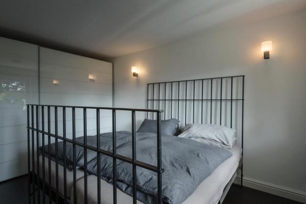 VARYT, Wandaufbauleuchte, rund, 1x max. 6 W E14, schwarz