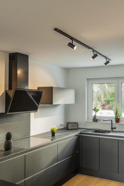 NOBLO® SPOT, Schienensystem Set, rund, 2700 K, 19 W, Phasenabschnitt, 32°, schwarz